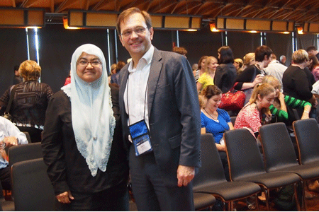 Assoc. Professor Dr Noritah Omar, connecting with the former Convenor of Council of Deans and Director of Graduate Research (DDoGs), Professor Zlatko Skrbis
