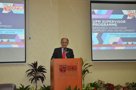 Prof. Datuk Dr. Mad Nasir Shamsudin, Deputy Vice-Chancellor (Academic & International) is giving his opening ceremony speech