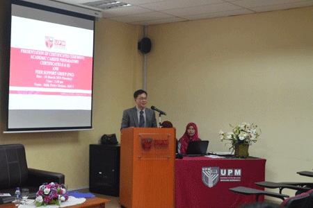 Prof. Dr. Bujang Kim Huat, Dean of SGS delivering his speech
