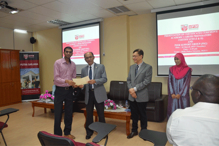 One PSG member, Usama Waqqas receiving his certificate of appreciation from Deputy Vice Chancellor (Academic and International).