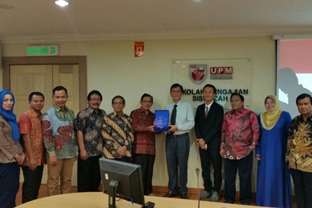 Dr. H.Ahmad Badawi and Prof. Bujang exchanging gifts