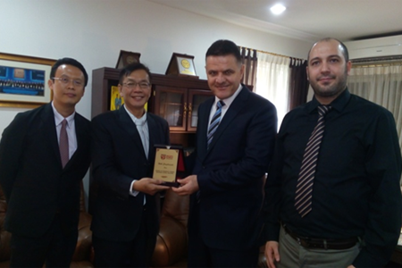 Prof. Bujang (second from left) and Dr. Maen Masadeh (third from left), the Charge D’ Affairs of the Embassy of the Hashemite Kingdom of Jordan exchanging gifts